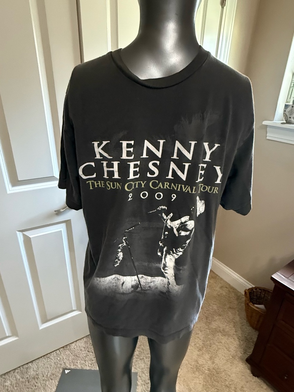 Anvil Black Kenny Chesney The Sun City Carnival Tour 2009 Graphic Tee